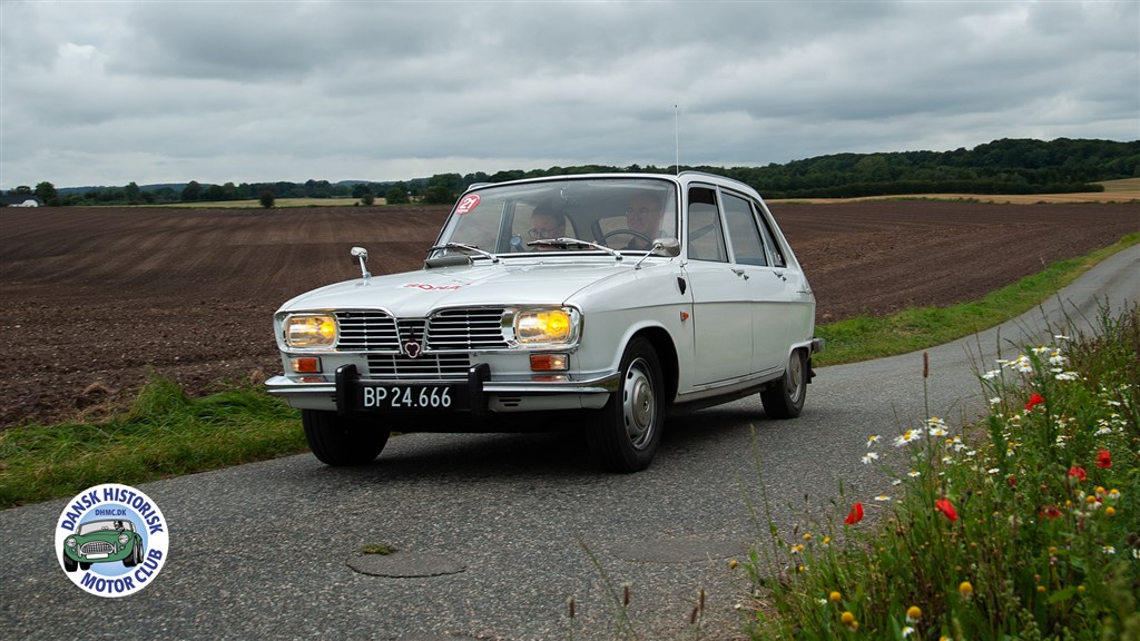 Ægteparret Maria- og Birch Johannesen nyder her den flotte sensommernatur på Fyn i det senest kørte løb i SONAX DASU Classic turneringen den 26. august.
(Foto: rallypics.dk-Viggo Johansen)